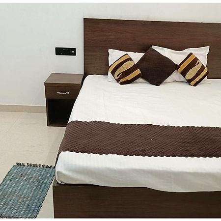 Hotel Aparna Grand Near Ram Janam Bhoomi And Temple - Fully Air Conditioned - Free Wifi Available - Best Budget Hotel In Ayodhya 외부 사진