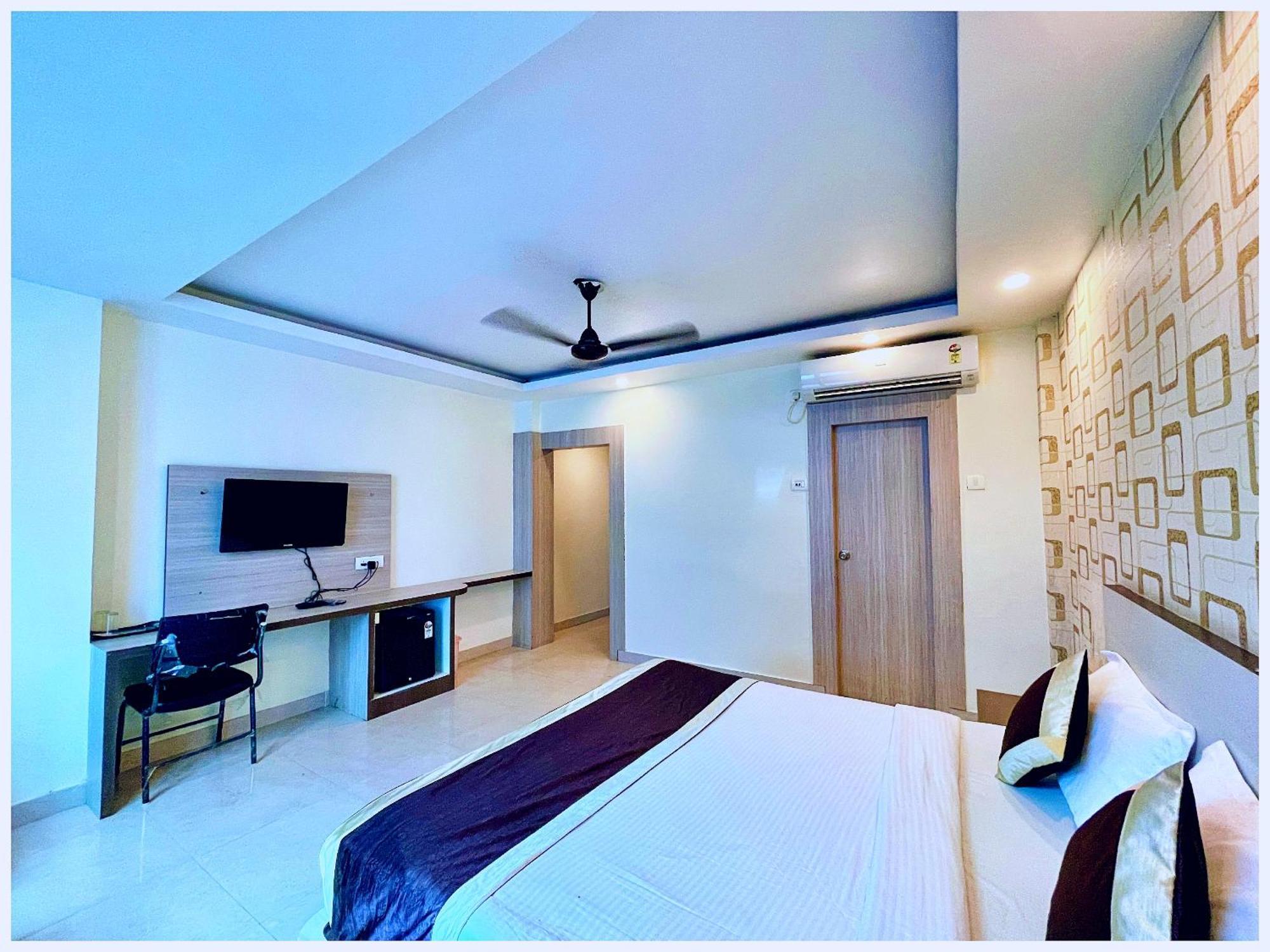 Hotel Aparna Grand Near Ram Janam Bhoomi And Temple - Fully Air Conditioned - Free Wifi Available - Best Budget Hotel In Ayodhya 외부 사진