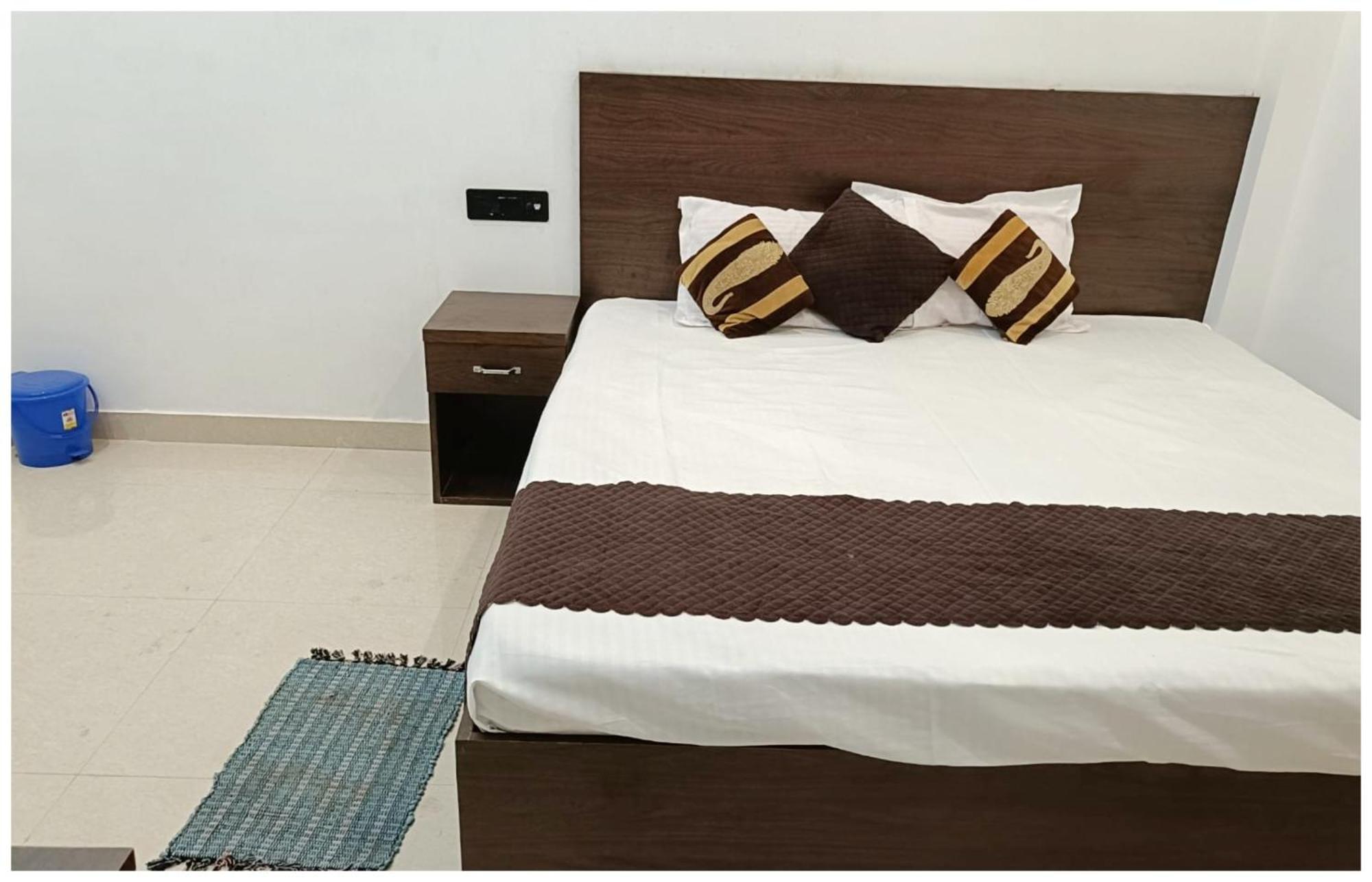 Hotel Aparna Grand Near Ram Janam Bhoomi And Temple - Fully Air Conditioned - Free Wifi Available - Best Budget Hotel In Ayodhya 외부 사진