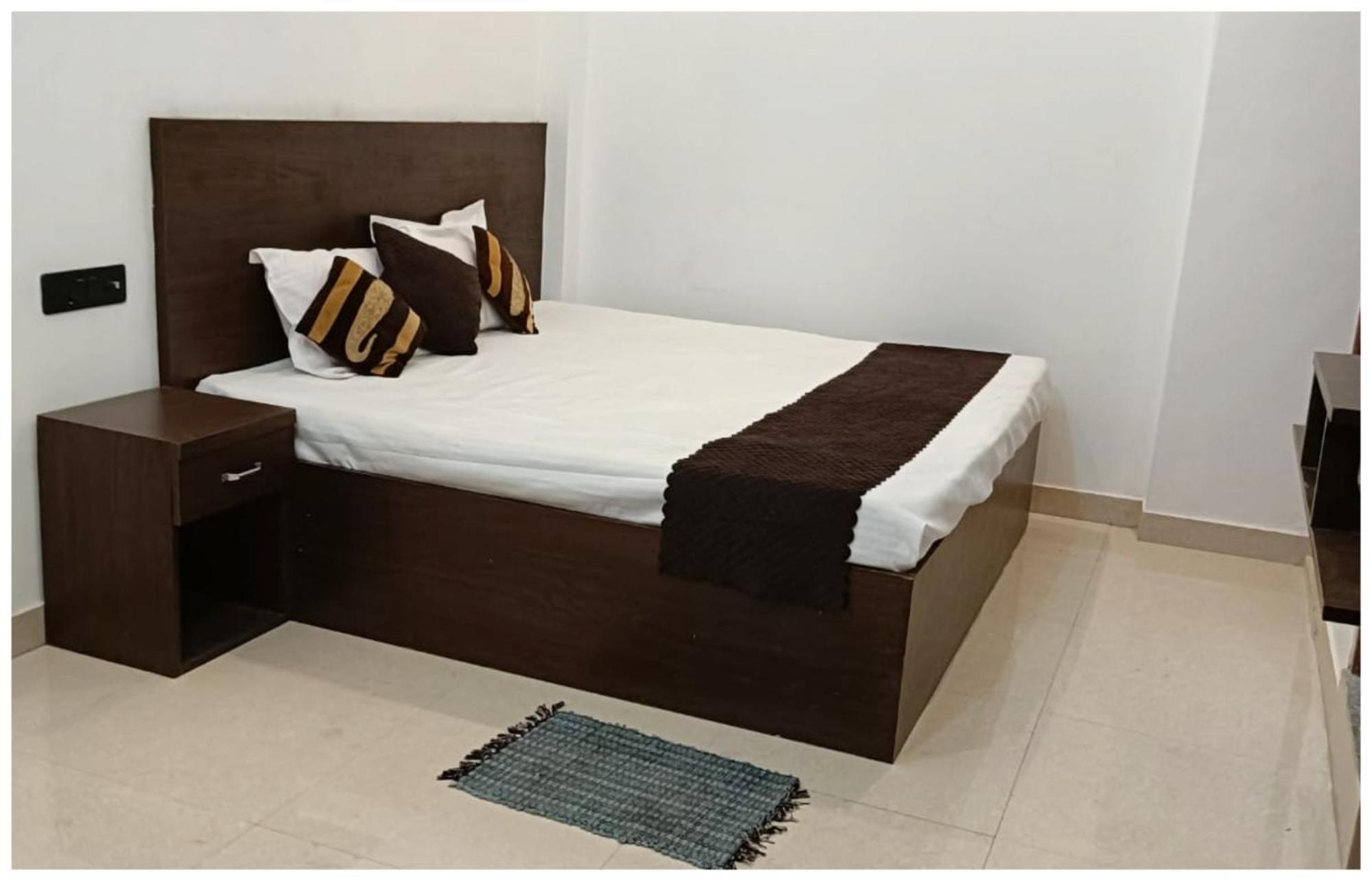 Hotel Aparna Grand Near Ram Janam Bhoomi And Temple - Fully Air Conditioned - Free Wifi Available - Best Budget Hotel In Ayodhya 외부 사진